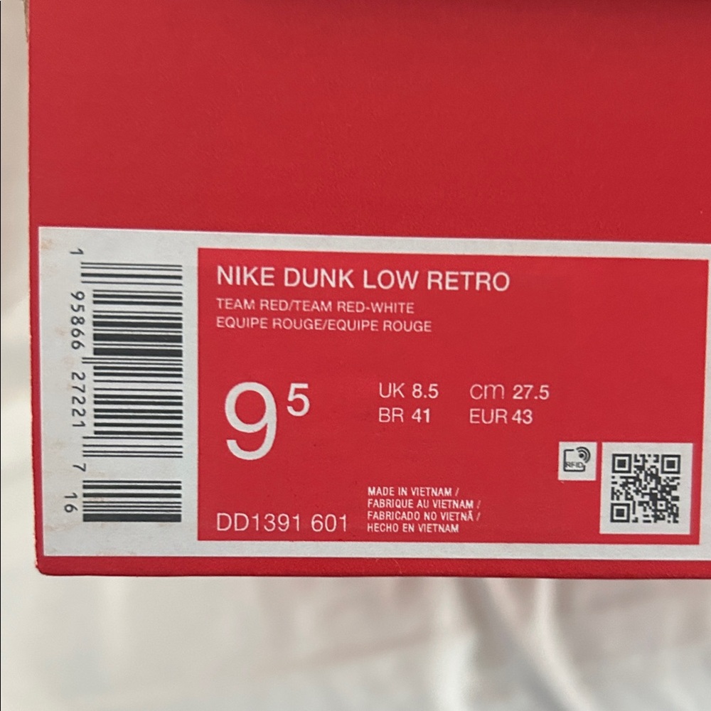 Nike Dunk Low Retro in Team Red and White